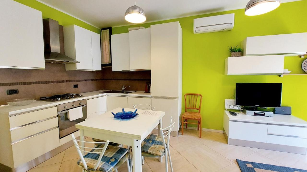 Colors Pool Apartment Bardolino Esterno foto