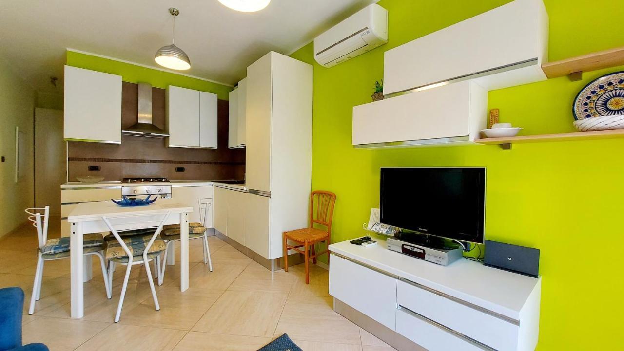 Colors Pool Apartment Bardolino Esterno foto